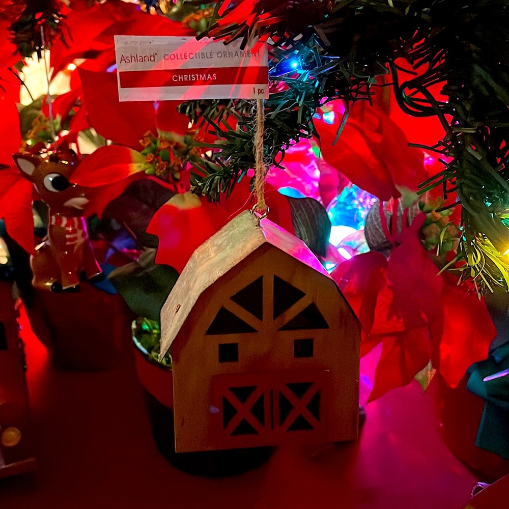 Ashland Collectible Barn Ornament (new with tag)